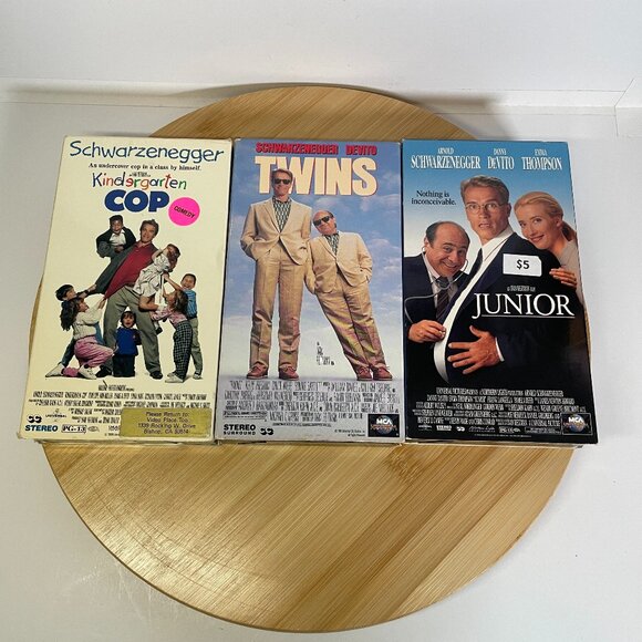 Lot of 3 Arnold Schwarzenegger Comedy VHS Tapes Kindergarten Cop Twins Junior - Picture 1 of 6